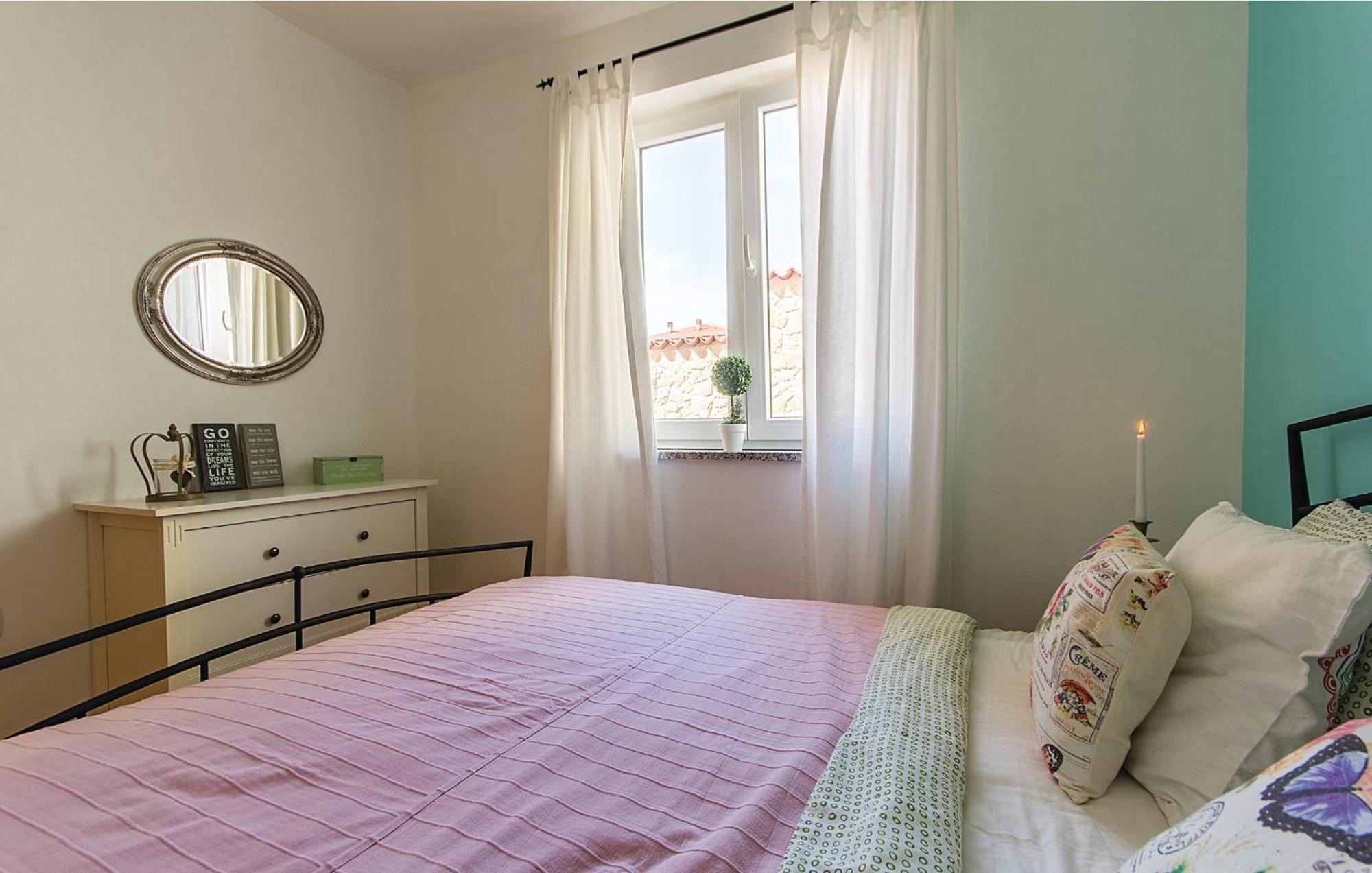 7 Bedroom Stunning Home In Ližnjan Εξωτερικό φωτογραφία