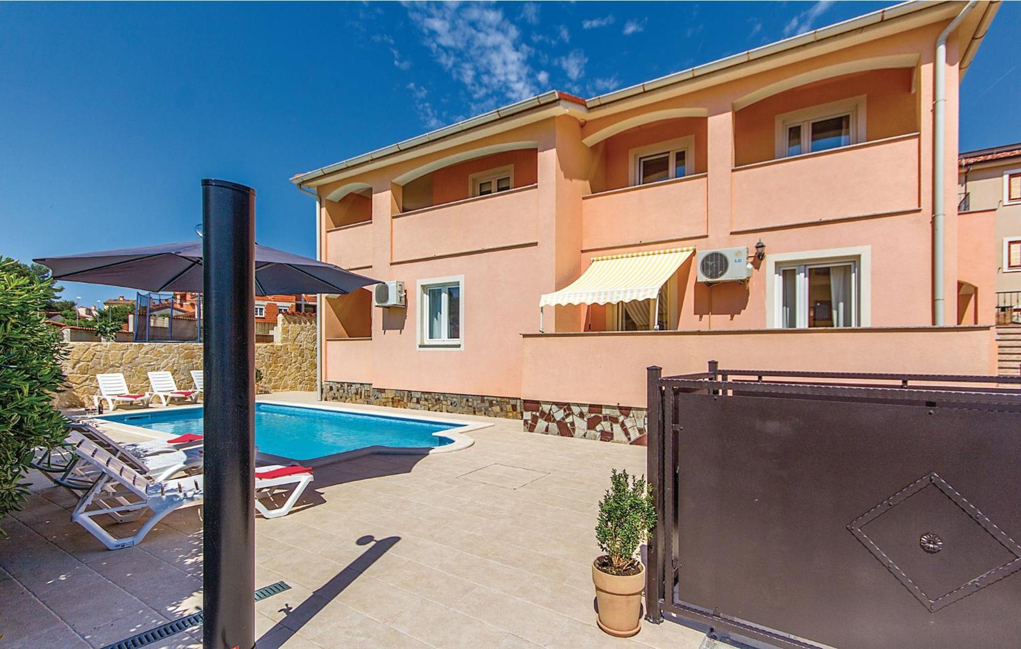 7 Bedroom Stunning Home In Ližnjan Εξωτερικό φωτογραφία